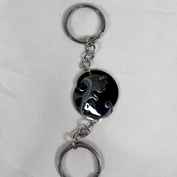 2 cat keychains that fit together like puzzle pieces or ying yang symbol - Picture 4 of 7